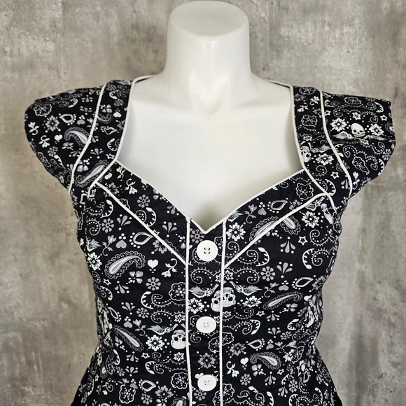 Hell Bunny Vixen Black Bandana Skull Print Button Front Dress – Women's Size XL - Picture 3 of 10